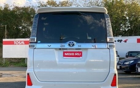 Toyota Voxy III, 2021 год, 2 290 000 рублей, 5 фотография