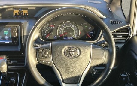 Toyota Voxy III, 2021 год, 2 290 000 рублей, 9 фотография