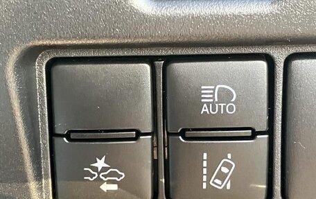 Toyota Voxy III, 2021 год, 2 290 000 рублей, 21 фотография