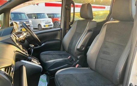 Toyota Voxy III, 2021 год, 2 290 000 рублей, 16 фотография