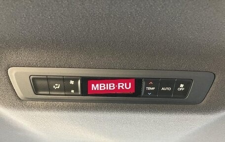 Toyota Voxy III, 2021 год, 2 290 000 рублей, 20 фотография