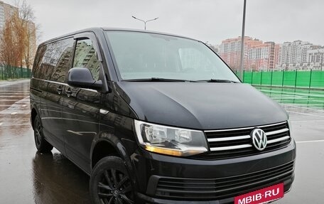 Volkswagen Caravelle T6 рестайлинг, 2016 год, 2 200 000 рублей, 2 фотография