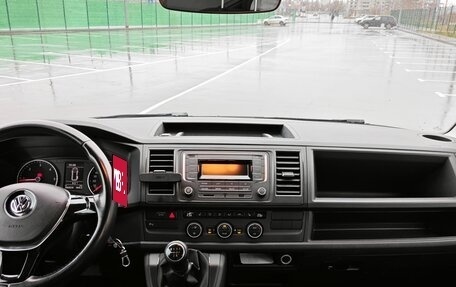 Volkswagen Caravelle T6 рестайлинг, 2016 год, 2 200 000 рублей, 24 фотография