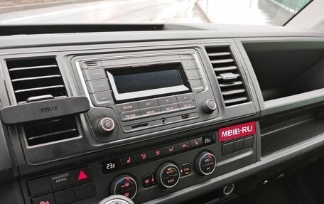 Volkswagen Caravelle T6 рестайлинг, 2016 год, 2 200 000 рублей, 22 фотография