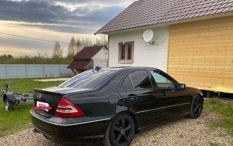 Mercedes-Benz C-Класс, 2005 год, 800 000 рублей, 4 фотография