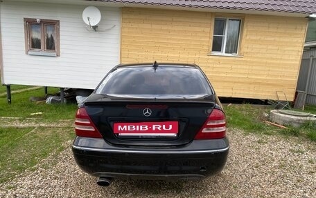 Mercedes-Benz C-Класс, 2005 год, 800 000 рублей, 3 фотография