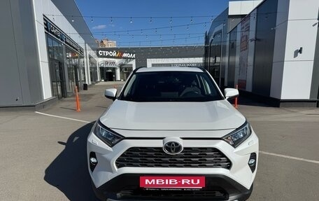 Toyota RAV4, 2020 год, 3 149 000 рублей, 2 фотография