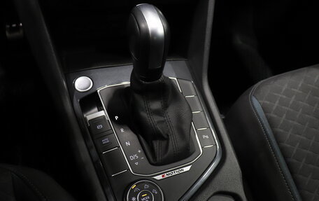 Volkswagen Tiguan II, 2020 год, 2 607 000 рублей, 17 фотография