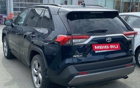 Toyota RAV4, 2020 год, 3 680 000 рублей, 3 фотография
