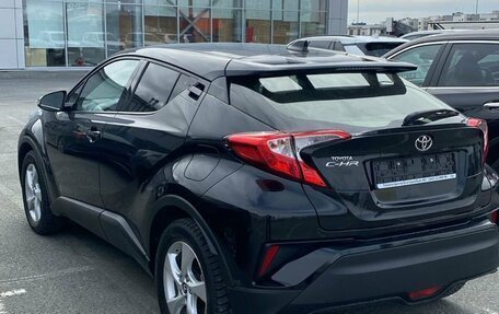 Toyota C-HR I рестайлинг, 2019 год, 2 685 000 рублей, 3 фотография