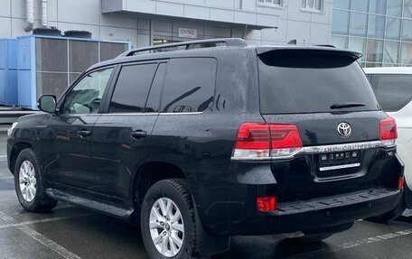 Toyota Land Cruiser 200, 2018 год, 5 060 000 рублей, 3 фотография