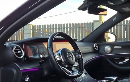 Mercedes-Benz E-Класс, 2019 год, 2 990 000 рублей, 19 фотография