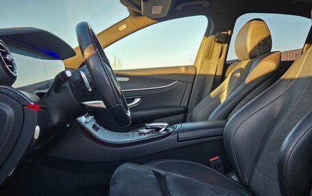 Mercedes-Benz E-Класс, 2019 год, 2 990 000 рублей, 22 фотография