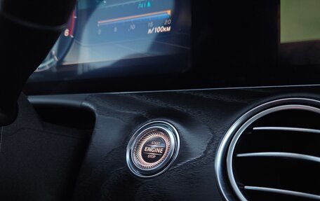 Mercedes-Benz E-Класс, 2019 год, 2 990 000 рублей, 33 фотография