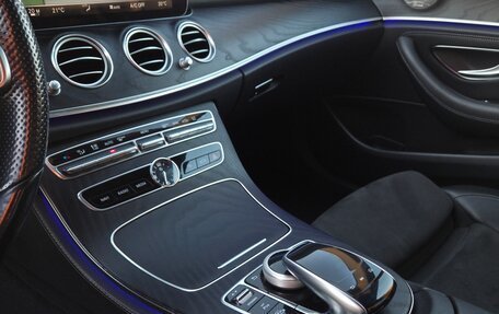 Mercedes-Benz E-Класс, 2019 год, 2 990 000 рублей, 29 фотография