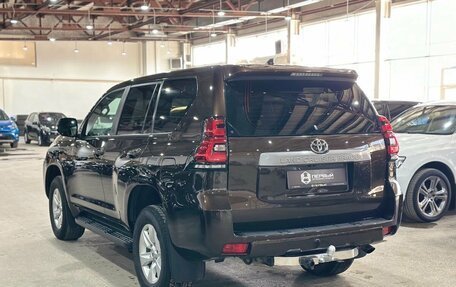 Toyota Land Cruiser Prado 150 рестайлинг 2, 2021 год, 4 590 000 рублей, 6 фотография