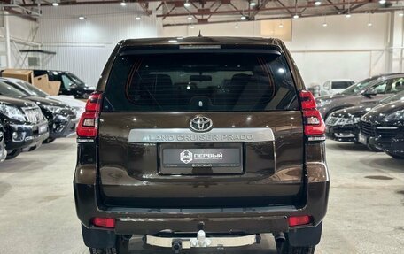 Toyota Land Cruiser Prado 150 рестайлинг 2, 2021 год, 4 590 000 рублей, 5 фотография