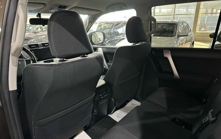 Toyota Land Cruiser Prado 150 рестайлинг 2, 2021 год, 4 590 000 рублей, 14 фотография