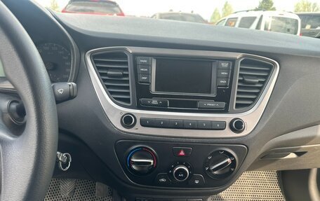 Hyundai Solaris II рестайлинг, 2018 год, 1 000 000 рублей, 7 фотография