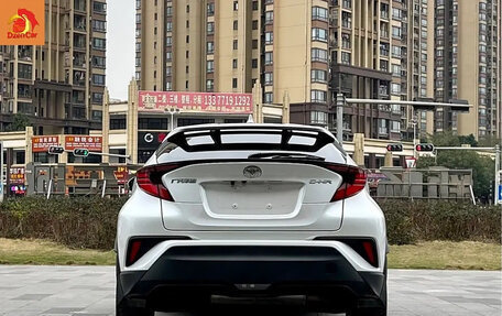 Toyota C-HR I рестайлинг, 2021 год, 1 620 000 рублей, 5 фотография