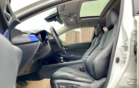 Toyota C-HR I рестайлинг, 2021 год, 1 620 000 рублей, 8 фотография