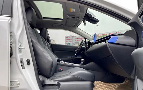Toyota C-HR I рестайлинг, 2021 год, 1 620 000 рублей, 9 фотография