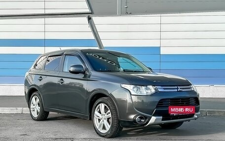 Mitsubishi Outlander III рестайлинг 3, 2014 год, 1 349 000 рублей, 3 фотография