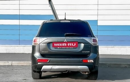 Mitsubishi Outlander III рестайлинг 3, 2014 год, 1 349 000 рублей, 6 фотография