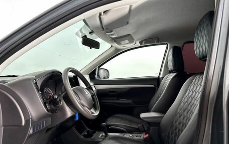 Mitsubishi Outlander III рестайлинг 3, 2014 год, 1 349 000 рублей, 15 фотография