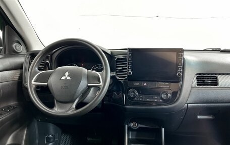 Mitsubishi Outlander III рестайлинг 3, 2014 год, 1 349 000 рублей, 14 фотография