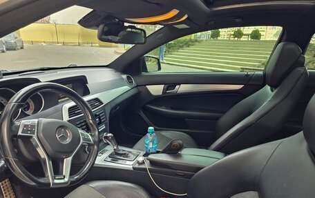 Mercedes-Benz C-Класс, 2011 год, 1 300 000 рублей, 21 фотография