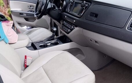 KIA Carnival III, 2019 год, 2 400 000 рублей, 8 фотография