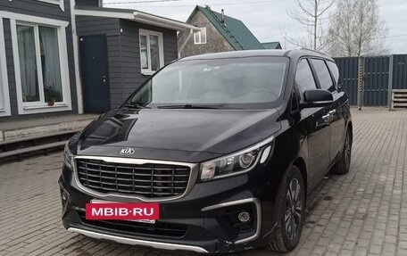 KIA Carnival III, 2019 год, 2 400 000 рублей, 2 фотография