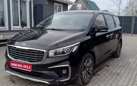 KIA Carnival III, 2019 год, 2 400 000 рублей, 5 фотография