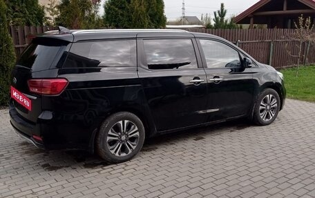 KIA Carnival III, 2019 год, 2 400 000 рублей, 6 фотография
