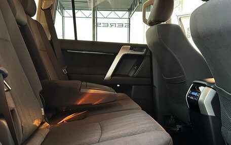 Toyota Land Cruiser Prado 150 рестайлинг 2, 2021 год, 5 750 000 рублей, 22 фотография