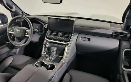 Toyota Land Cruiser, 2024 год, 15 700 000 рублей, 18 фотография
