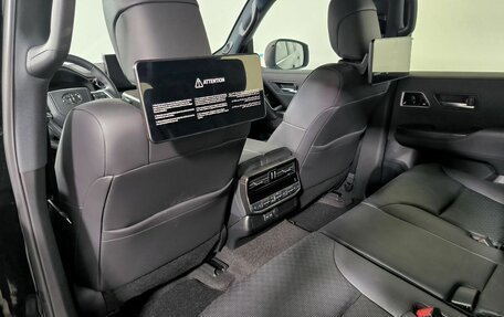 Toyota Land Cruiser, 2024 год, 15 700 000 рублей, 27 фотография