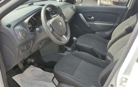 Renault Logan II, 2017 год, 670 000 рублей, 7 фотография
