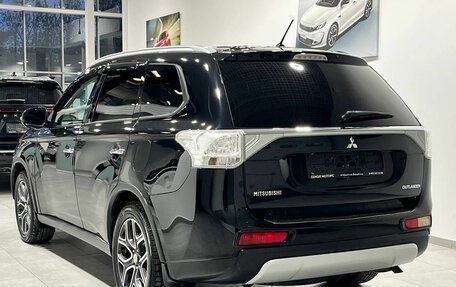 Mitsubishi Outlander III рестайлинг 3, 2014 год, 1 599 900 рублей, 4 фотография
