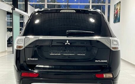 Mitsubishi Outlander III рестайлинг 3, 2014 год, 1 599 900 рублей, 5 фотография