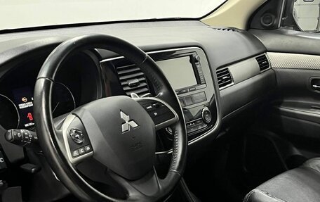 Mitsubishi Outlander III рестайлинг 3, 2014 год, 1 599 900 рублей, 12 фотография