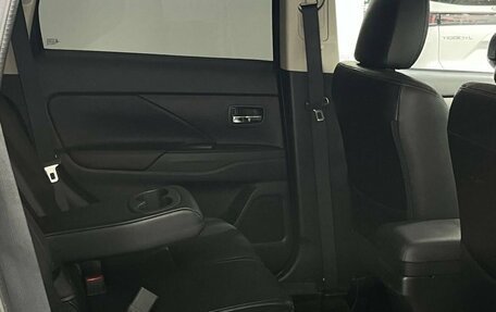 Mitsubishi Outlander III рестайлинг 3, 2014 год, 1 599 900 рублей, 26 фотография