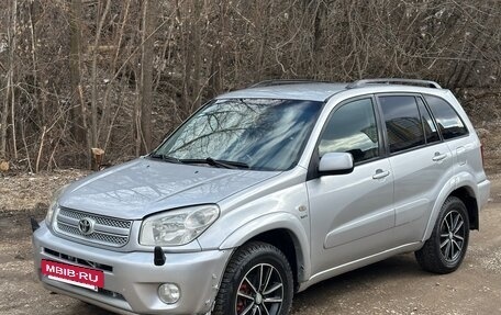 Toyota RAV4, 2005 год, 680 000 рублей, 3 фотография