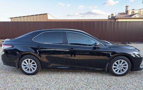 Toyota Camry, 2021 год, 3 300 000 рублей, 4 фотография