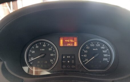Renault Logan I, 2013 год, 700 000 рублей, 2 фотография
