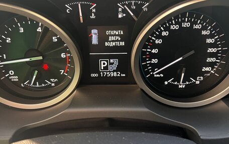 Toyota Land Cruiser 200, 2013 год, 4 199 000 рублей, 24 фотография