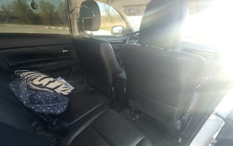 Mitsubishi Outlander III рестайлинг 3, 2018 год, 2 225 000 рублей, 10 фотография