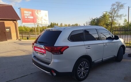 Mitsubishi Outlander III рестайлинг 3, 2018 год, 2 225 000 рублей, 3 фотография