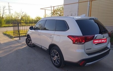 Mitsubishi Outlander III рестайлинг 3, 2018 год, 2 225 000 рублей, 4 фотография